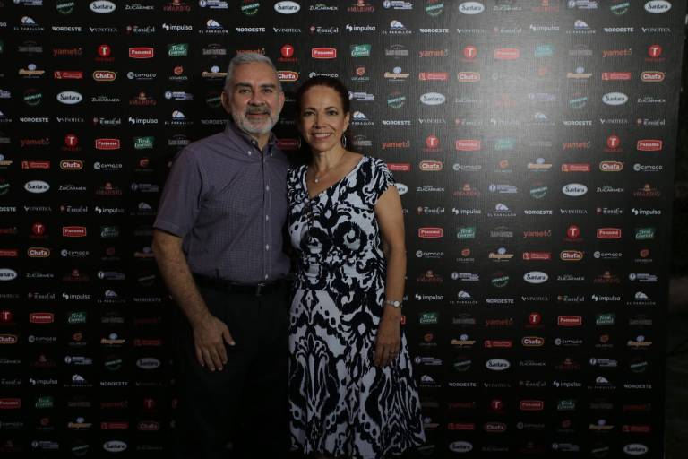 Prueban los sabores de Sinaloa en cena benéfica