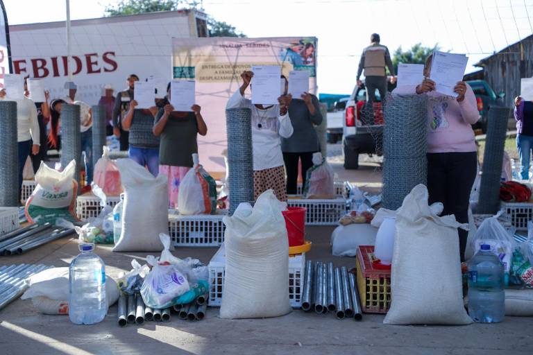 Sebides atiende la sierra de Concordia y brinda apoyos a familias en Mazatlán