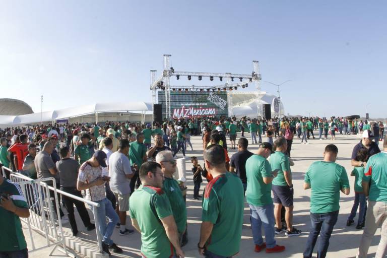 El ambiente de fiesta se empieza a sentir en el Kraken