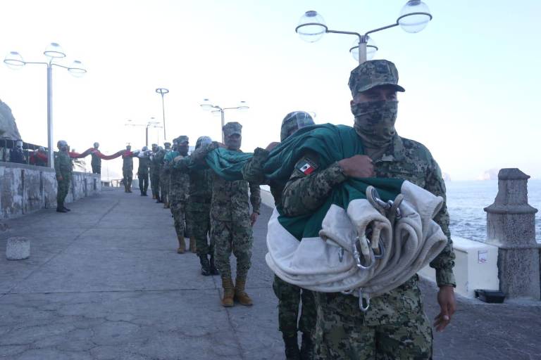 Mazatlán rinde homenaje