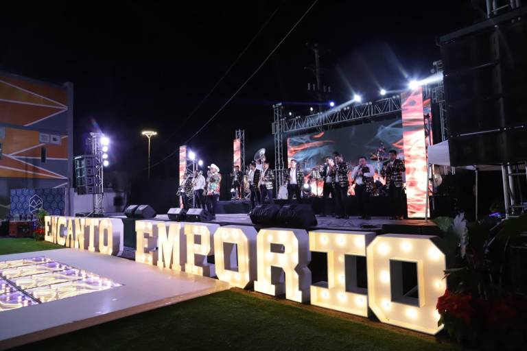 Colocan primera piedra de proyecto El Encanto Emporio