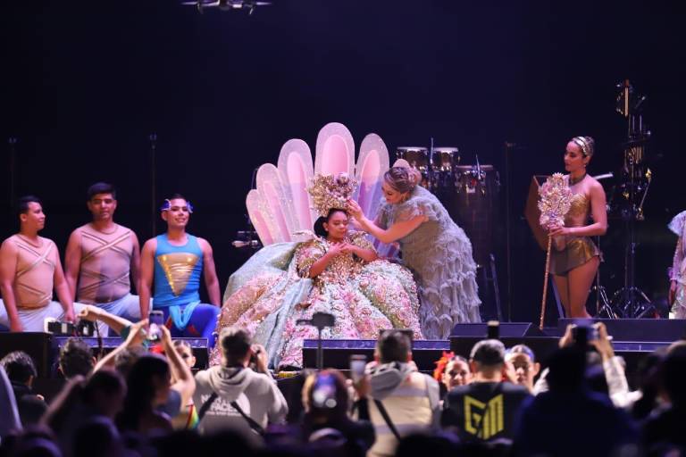 Ángela I y Ximena II reciben sus atributos reales del Carnaval de Mazatlán