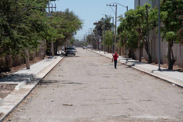 Empiezan obras de pavimentación en el sector Aeropuerto en Culiacán