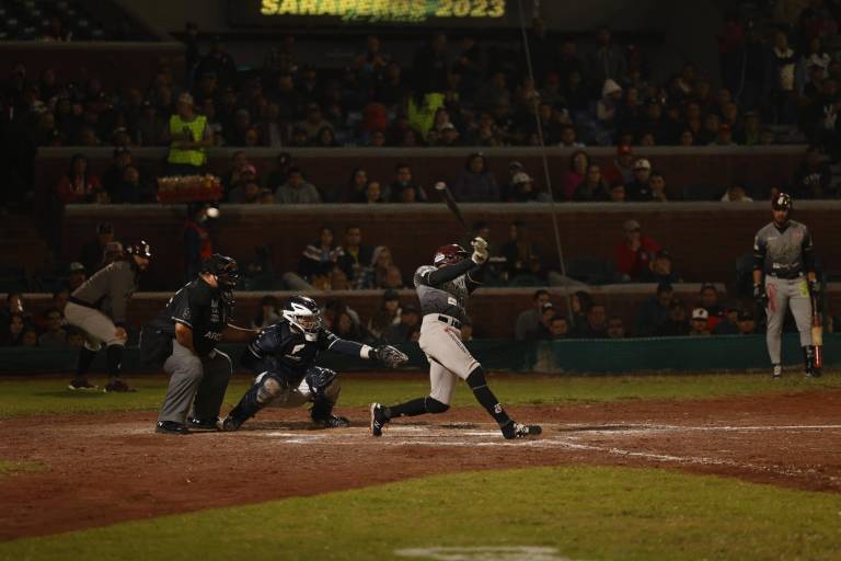 Tomateros de Culiacán viene de atrás para igualar serie ante Monterrey