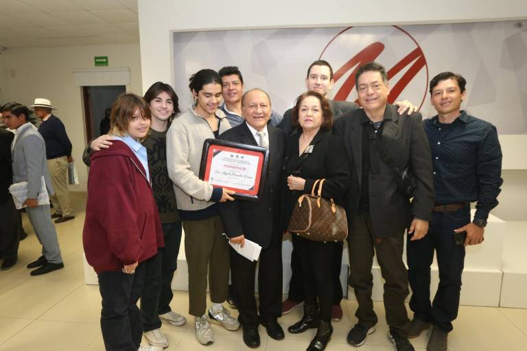 José Ángel Pescador Osuna recibe un homenaje en vida
