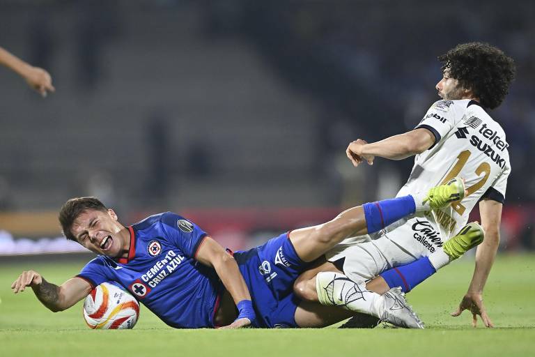 Cruz Azul se encamina a semis al vencer 2-0 a Pumas