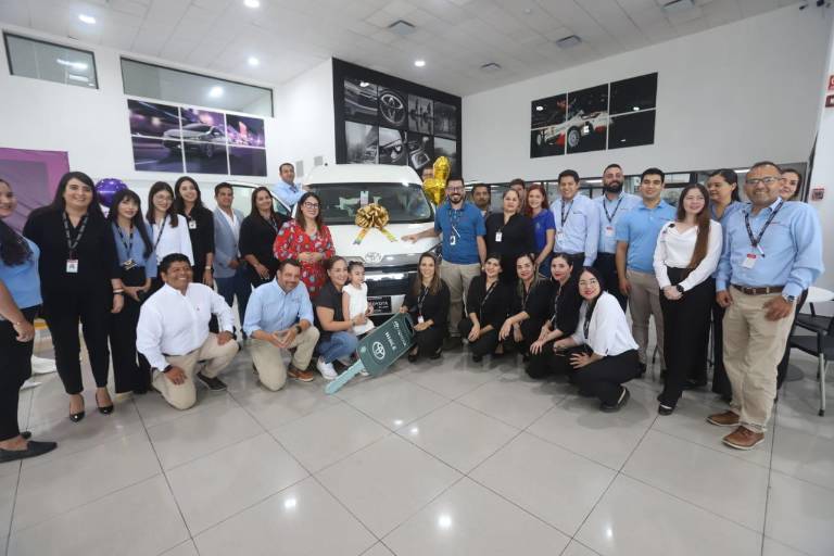 Dona Toyota dos vehículos al CRIT Teletón Sinaloa, que se construye en Mazatlán