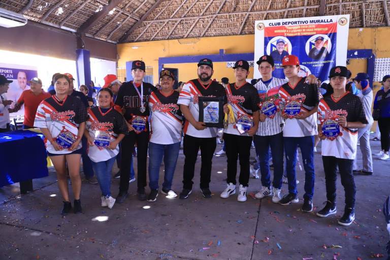 Premian a lo mejor del beisbol Infantil y Juvenil del Muralla