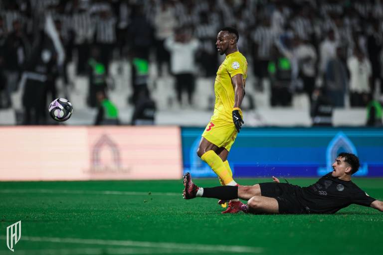 Julián Quiñones brilla con un doblete y Al Qadisiya remonta ante Al Shabab