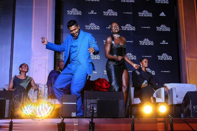 Celebran Lupita Nyong’o y Tenoch Huerta, estreno de ‘Wakanda Forever’, en México