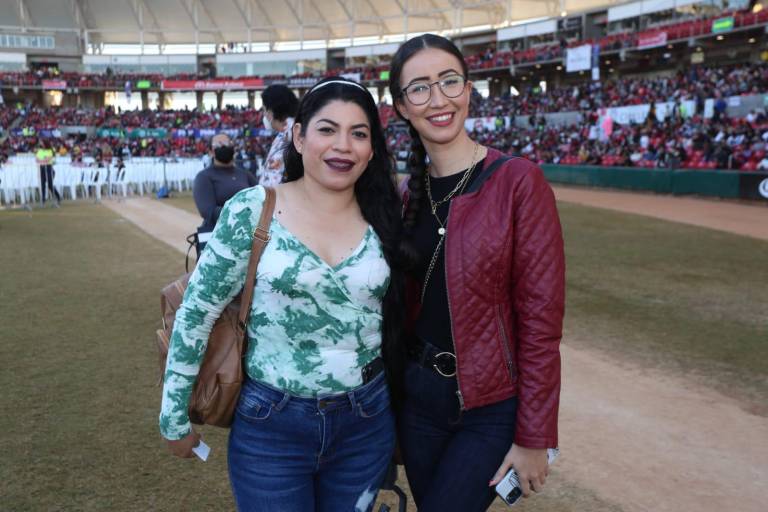 Scarleth I, Reina Infantil del Carnaval de Mazatlán 2022, recibe su corona