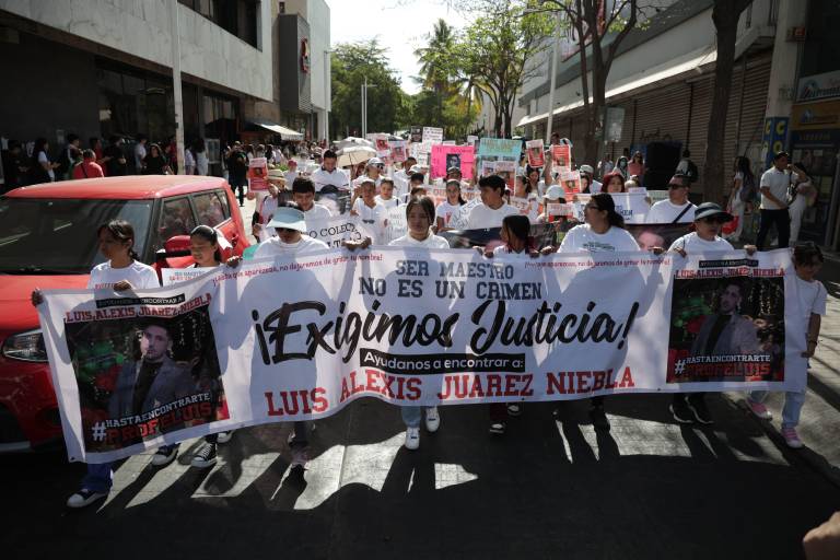 Comunidad escolar en Culiacán exige localización por el profe Luis Alexis