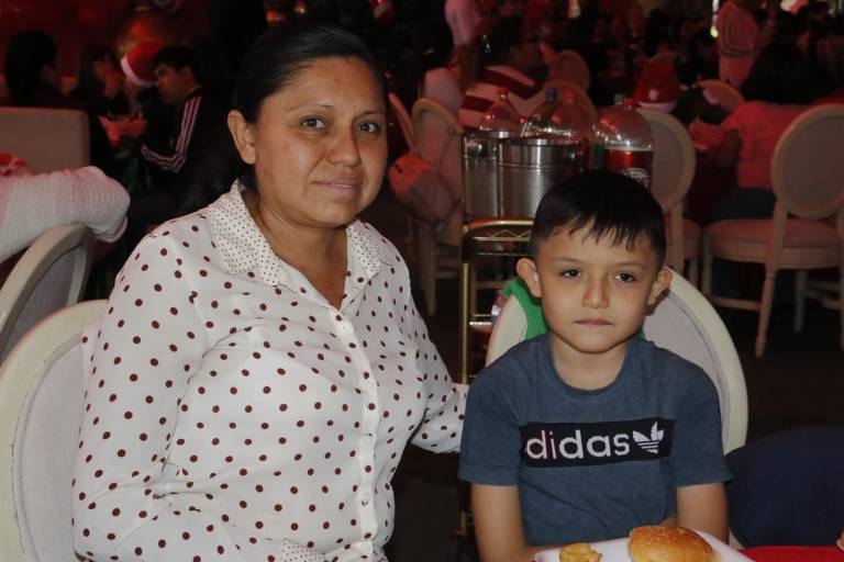 Celebra Ganac su tradicional posada con fiesta circense