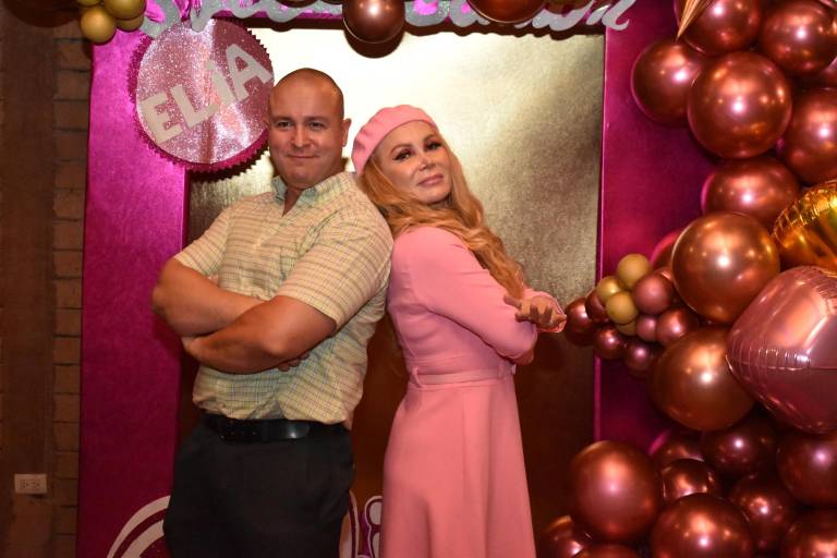 Celebra Rosa Elia Chávez con Barbie un ¡Feliz Cumpleaños!