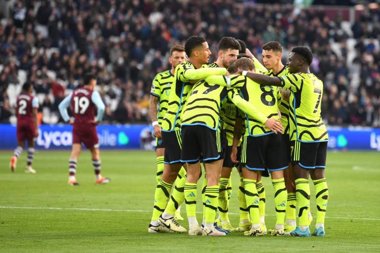 Arsenal arrolla al West Ham de Edson Álvarez