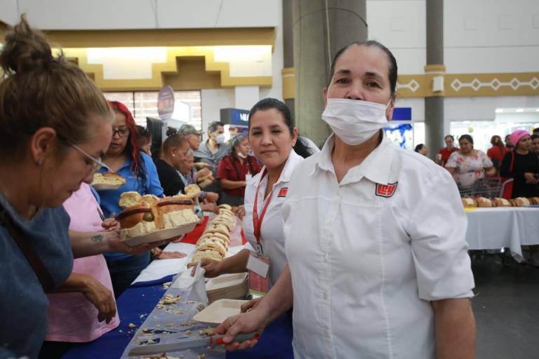 Casa Ley consiente a sus clientes con Rosca de Reyes