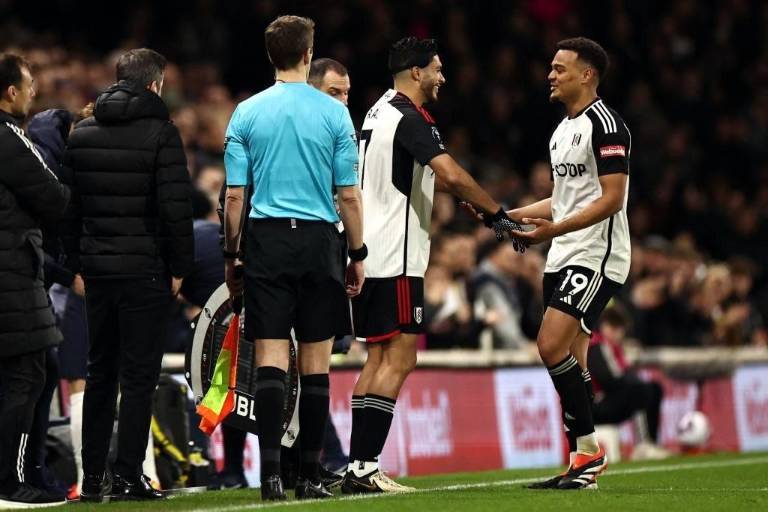 Fulham goleó al Tottenham en retorno a las canchas de Raúl Jiménez
