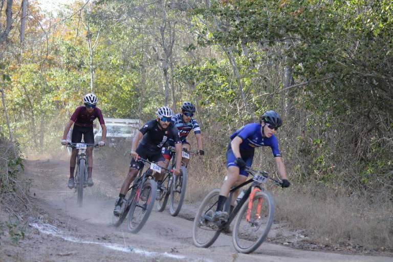 José Ulises García y Cristhell Borbón demuestran gran pericia en Maratón XC Alfas 2021