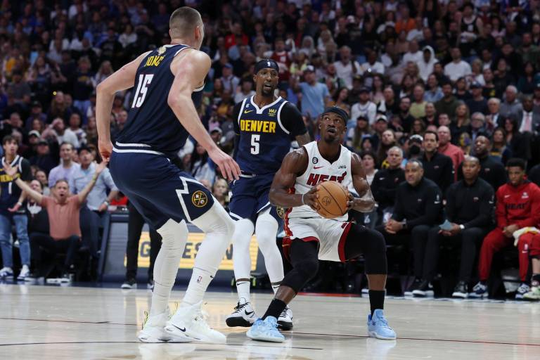 El Heat da el golpe en Denver e iguala la final