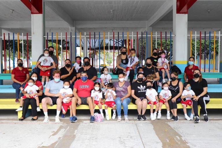 Alumnos de preescolar del ICO conviven con sus papás jugando