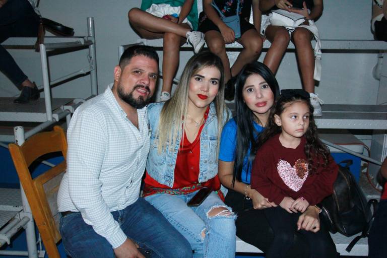 Disfruta la Escuela Activa Integral una divertida noche mexicana