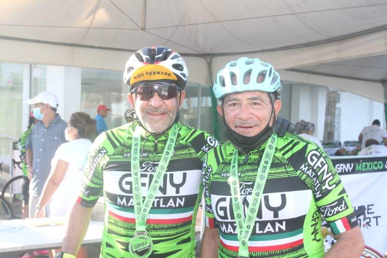 Inundan ciclistas el Malecón