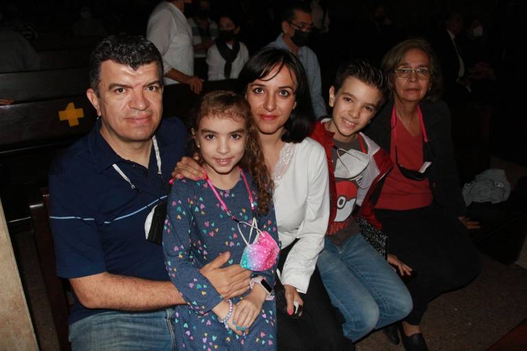 Viven una Navidad musical en la parroquia de la Sagrada Familia