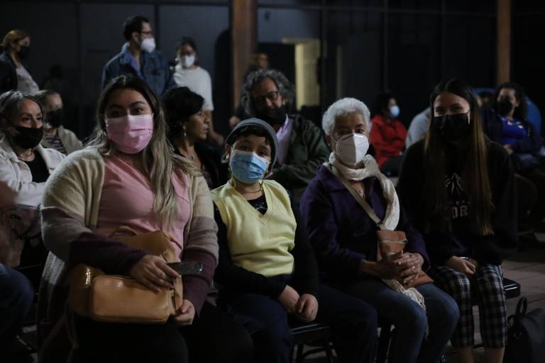 Disfrutan mazatlecos la puesta en escena ‘Entre Pavos y Guajolotes’