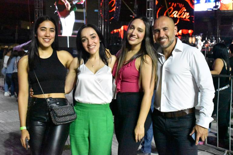 Disfrutan culiacanenses el espectáculo de Carin León en el Estadio de Los Tomateros