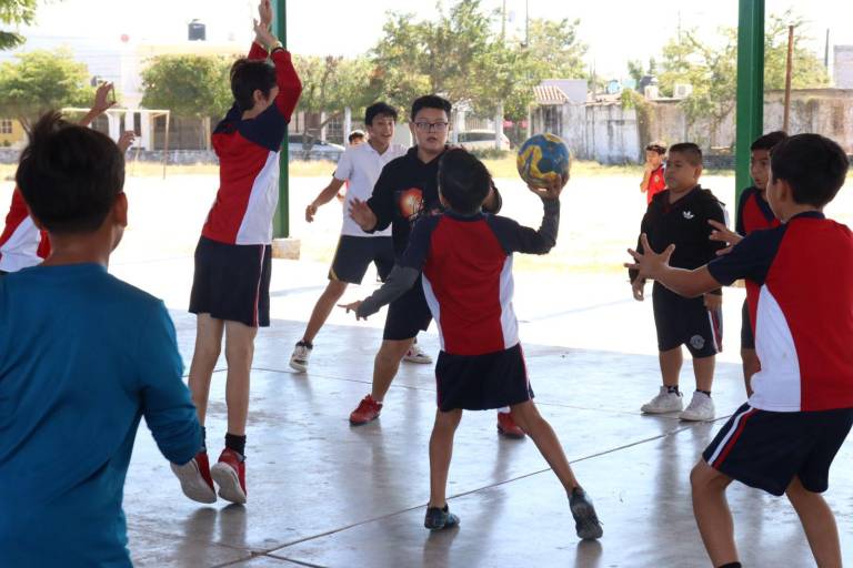 Ponen a la Amado Nervo a jugar handball