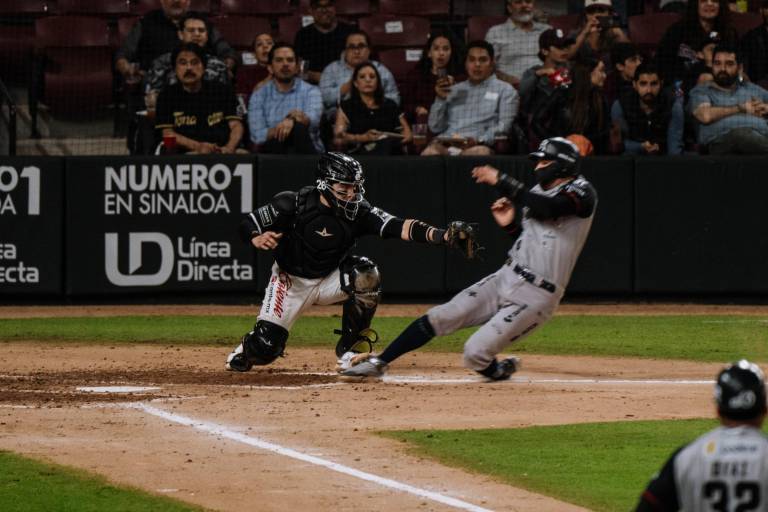 Cabbage y Heyer se llevan la noche y guían a Tomateros al triunfo ante Sultanes
