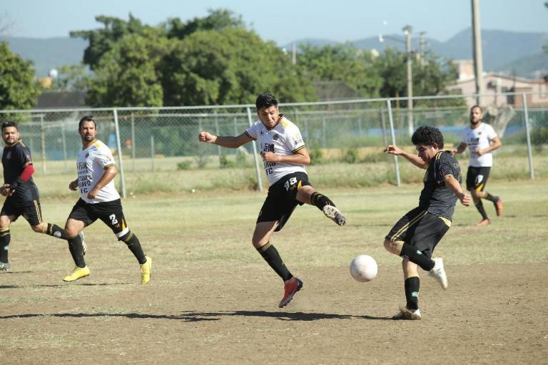 Indestructibles FC hace valer su condición en Liga de Futbol Intermédicos