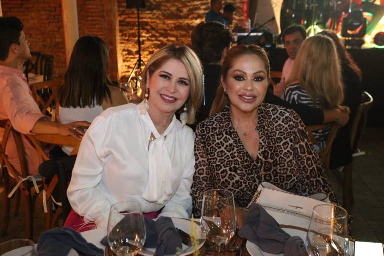 Disfrutan la gastronomía local y apoyan al Centro Histórico