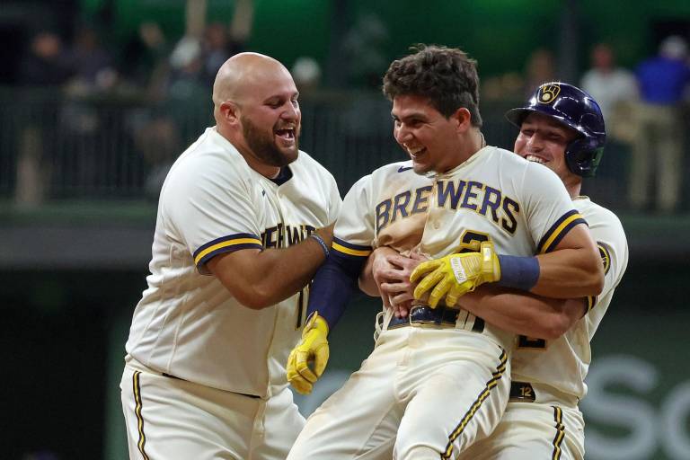 El rey del walk-off: Luis Urías volvió a ser el héroe por Milwaukee