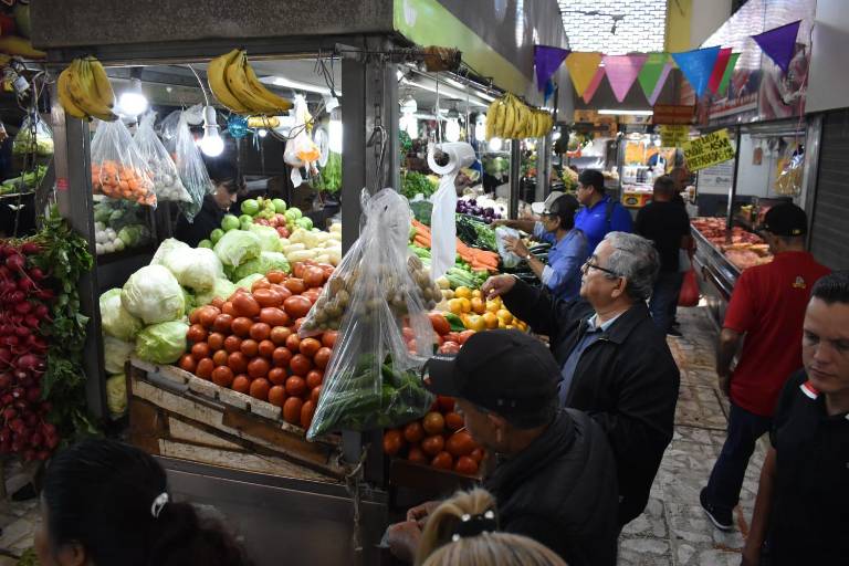 Vendedores de verdura en Culiacán reportan aumento en el precio del tomate