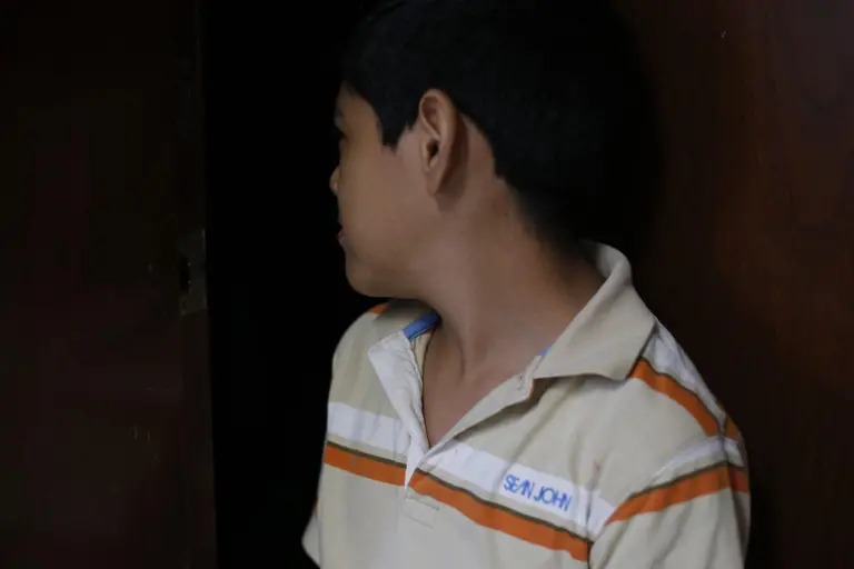 Karim sueña con ser chofer de camión y espera a los Reyes Magos con ilusión