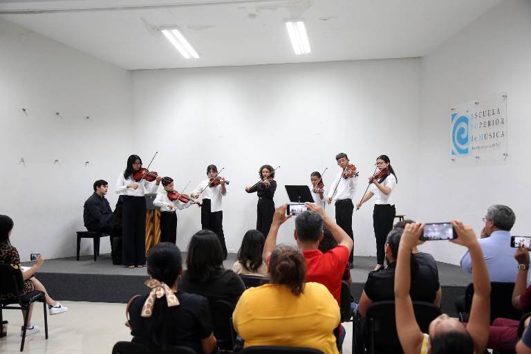 Comparten estudiantes de la ESUM su talento en la música