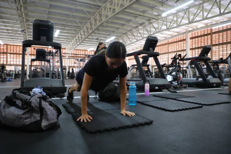 Reanuda sus actividades gimnasio de fuerza del Isde