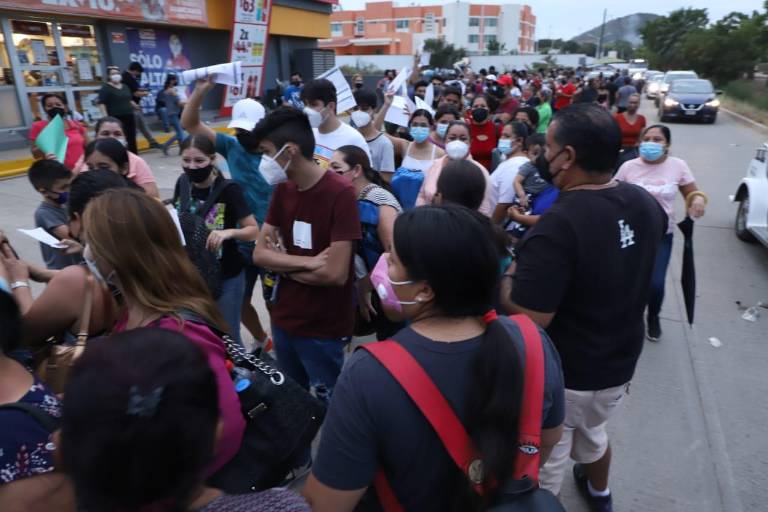 Se sale de control la vacunación a jóvenes de 15 a 17 años en Mazatlán