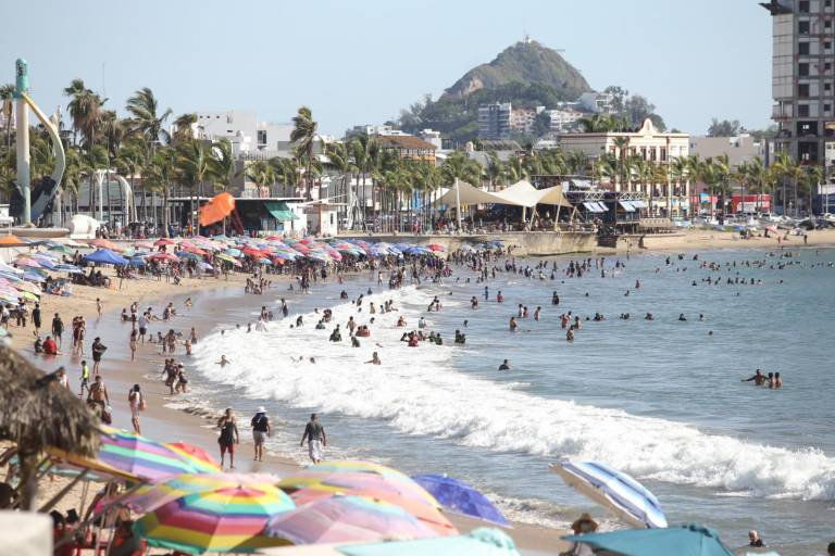 Playas de Mazatlán ‘enamoran’ a turistas durante el fin de semana