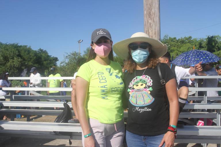 Visitantes a la Copa Mazatlán de Futbol 7 2021 gozan del puerto