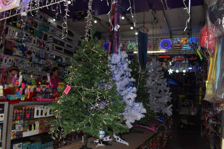 Comerciantes despiden ‘El Buen Fin’ y dan la bienvenida a la Navidad en Mazatlán