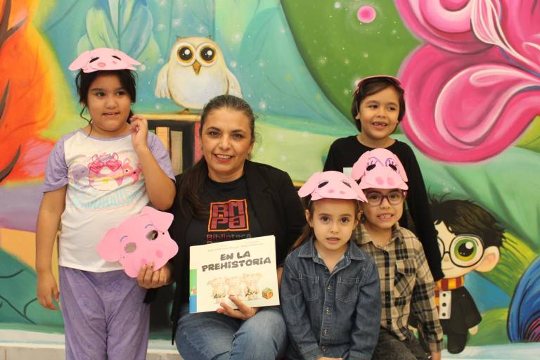 Pequeños se divierten y aprenden en taller infantil ‘La hora del cuento’