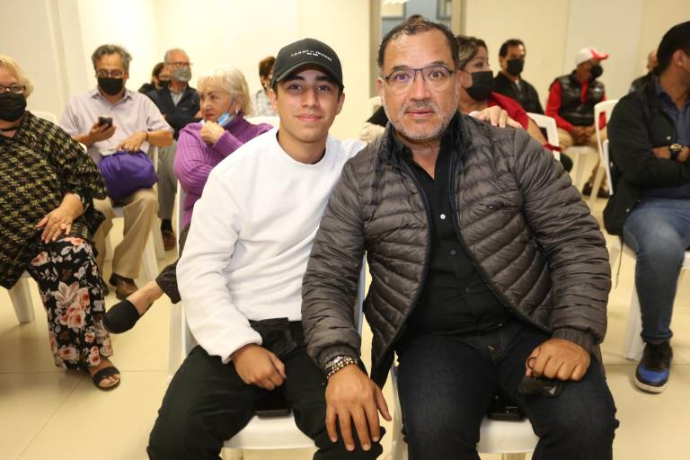 El libro ‘Poesía cruda’ es presentado por Marco Antonio Tirado