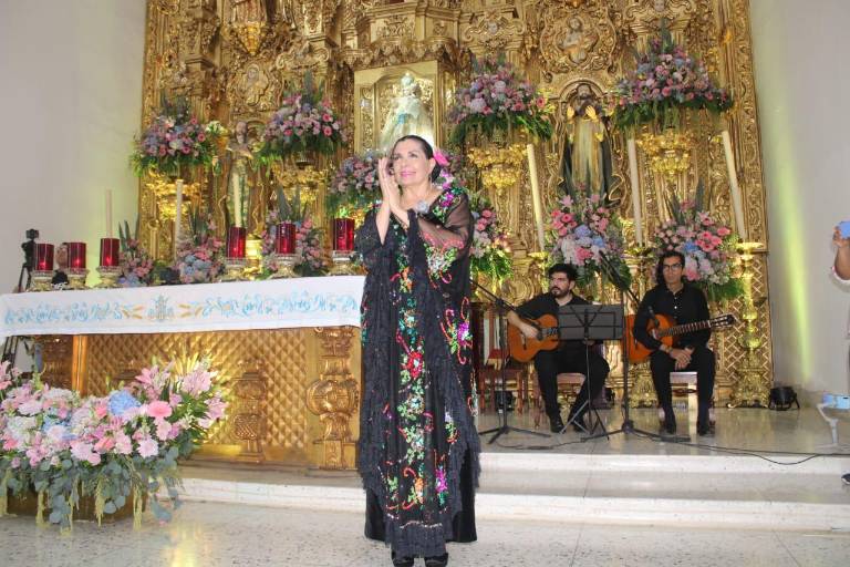 Vuelve María Elena Leal a entonar ‘Las mañanitas’ a la Virgen del Rosario