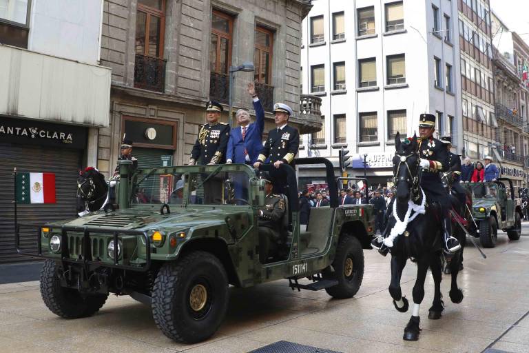 AMLO encabeza evento por Marcha de la Lealtad; Sedena refrenda compromiso y lealtad