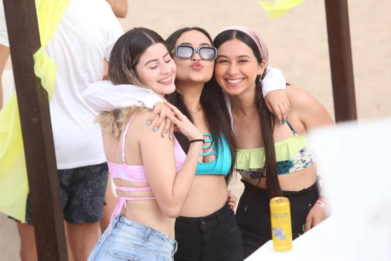 Disfrutan la música y el Sol en el Sunset Paradise 2022