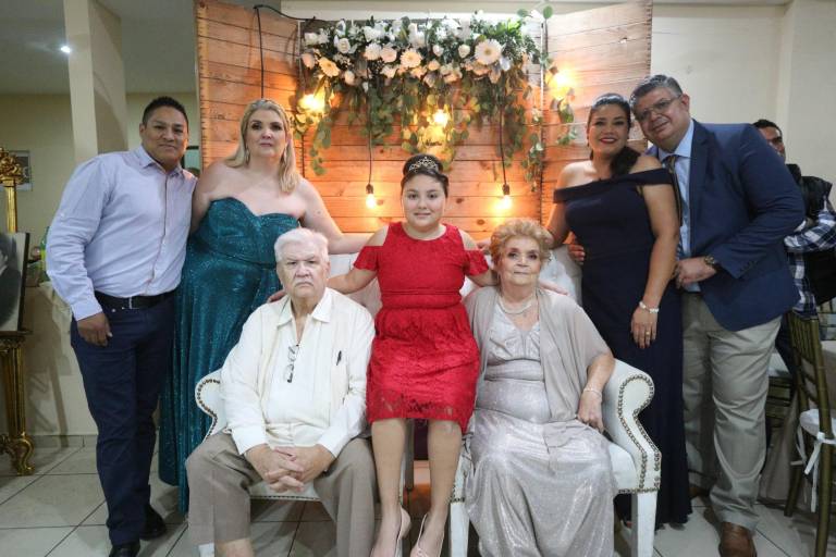 María de la Paz Garzón y Adolfo Moreno celebran sus 50 años de matrimonio