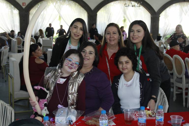 Celebra Ganac su tradicional posada navideña