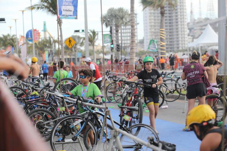 Alvarado y Osuna se alzan con la victoria del Triatlón AsTri 3kids